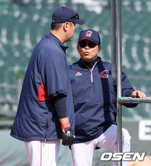 이대호와 양상문 감독 / eastsea@osen.co.kr