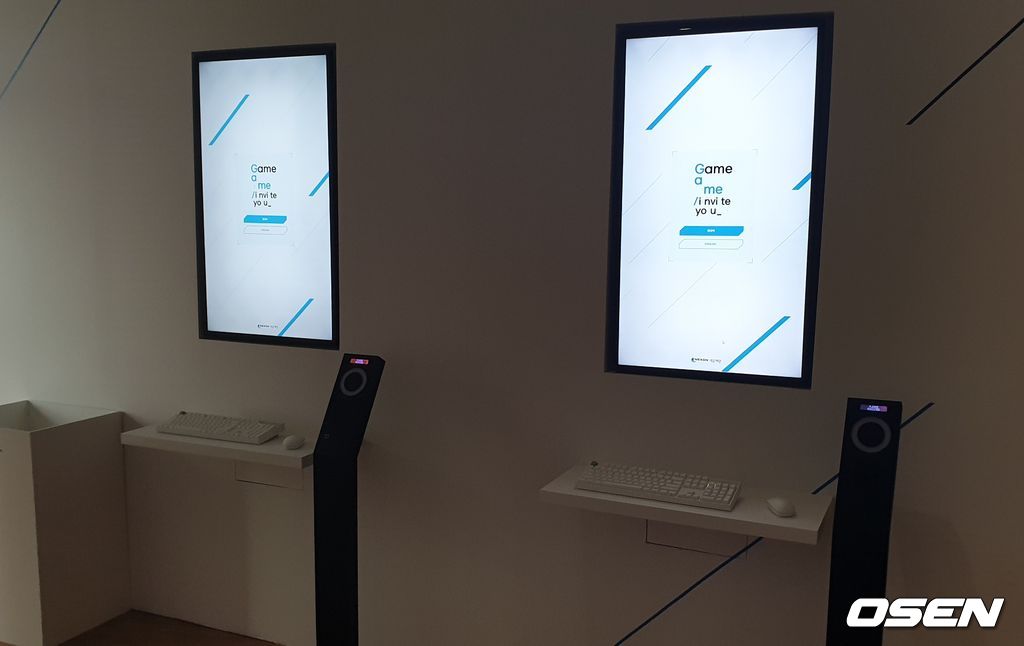 관람객이 처음 맞닥뜨리게 되는 '로그인' 부스.