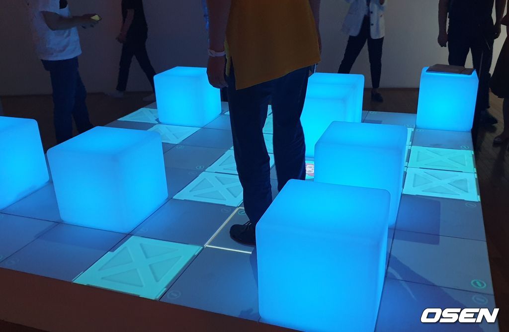 '얼음 땡'에서 관람객은 추억의 놀이를 플레이할 수 있다.