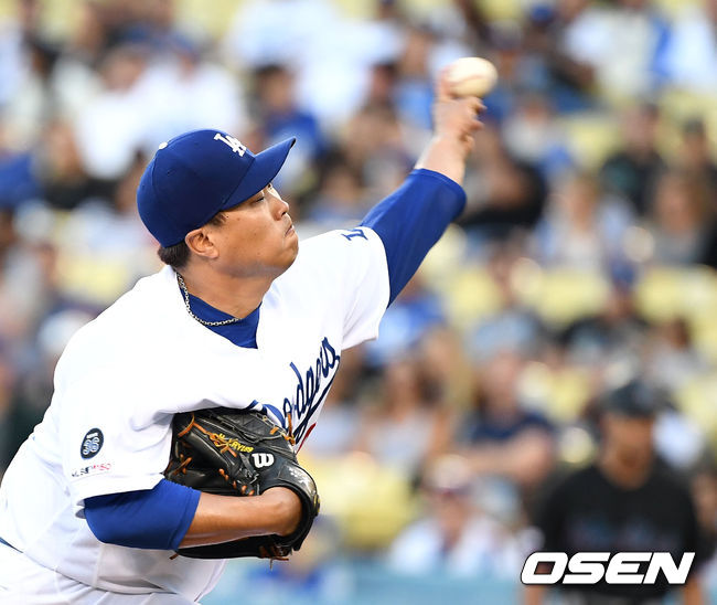 1회초 류현진이 힘차게 공을 던지고 있다./jpnews@osen.co.kr