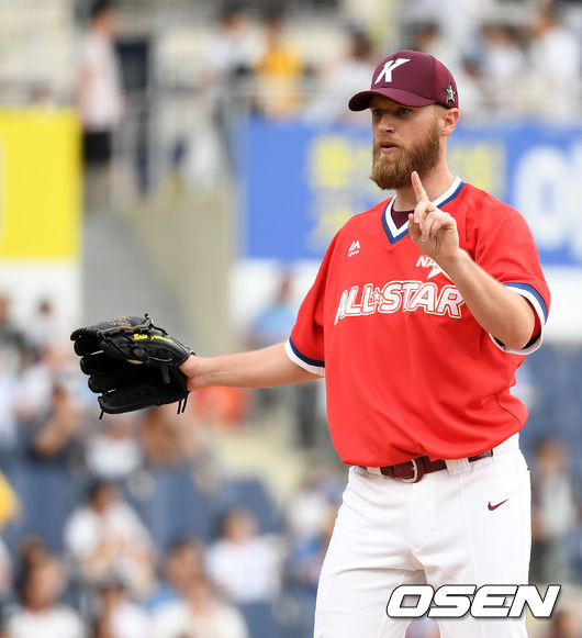 21일 오후 경남 창원NC파크에서 ‘프로야구 2019 MY CAR KBO 올스타전’이 열렸다.퍼펙트피처 예선에 참가한 나눔올스타 유키시가 투구를 하고 있다. /sunday@osen.co.kr