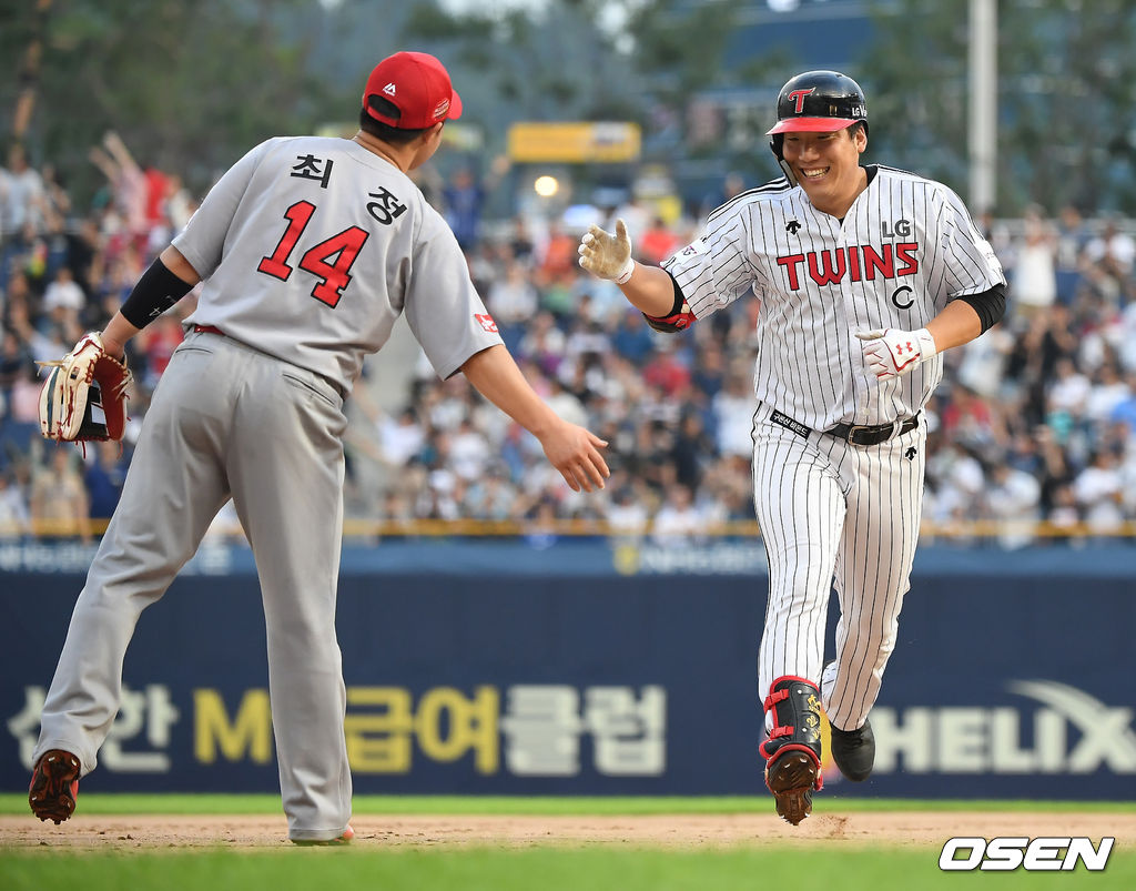 21일 오후 경남 창원NC파크에서 ‘프로야구 2019 MY CAR KBO 올스타전’이 열렸다.4회말 무사 1루 나눔 올스타 김현수가 동점 투런 홈런을 때린 뒤 베이스를 돌고 있다. /youngrae@osen.co.kr