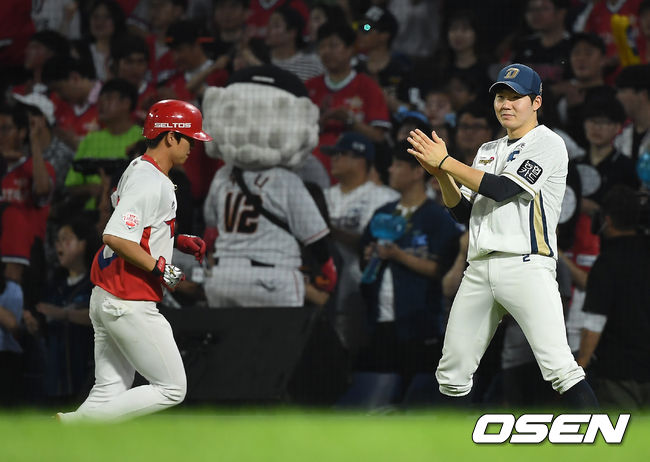 21일 오후 경남 창원NC파크에서 ‘프로야구 2019 MY CAR KBO 올스타전’이 열렸다. 8회말 나눔 올스타 박민우가 1루 코치를 보고 있다./youngrae@osen.co.kr