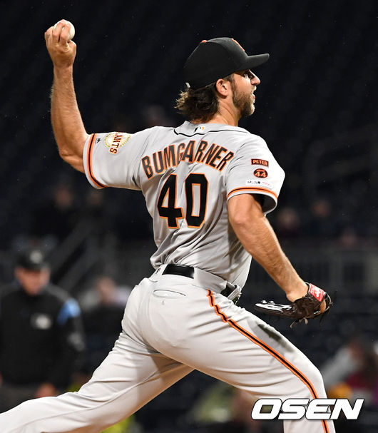 샌프란시스코 선발 매디슨 범가너가 힘차게 공을 뿌리고 있다. /dreamer@osen.co.kr