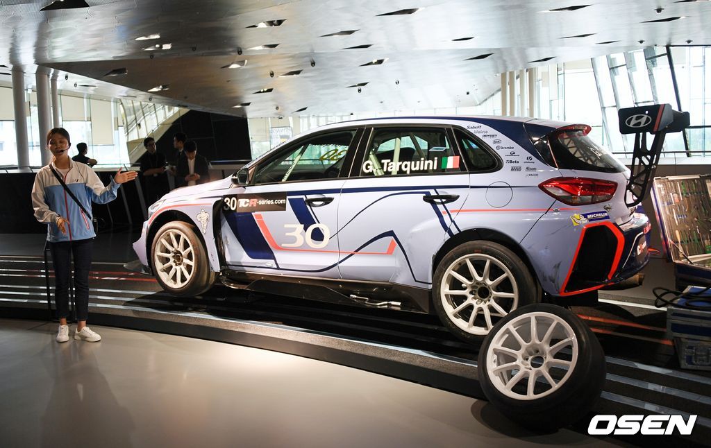 마모 타이어 교체 체험을 할 수 있는 ‘타이어 체인지 스테이션’.