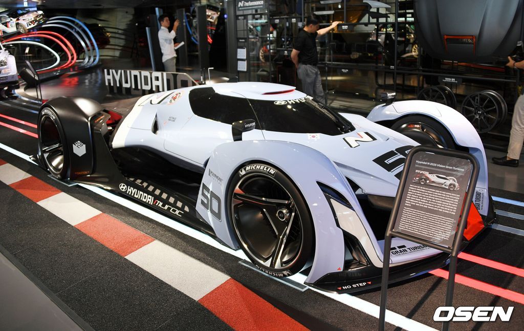 현대자동차 고성능 브랜드의 비전을 담은 고성능 콘셉트카 ‘Vision GT’.