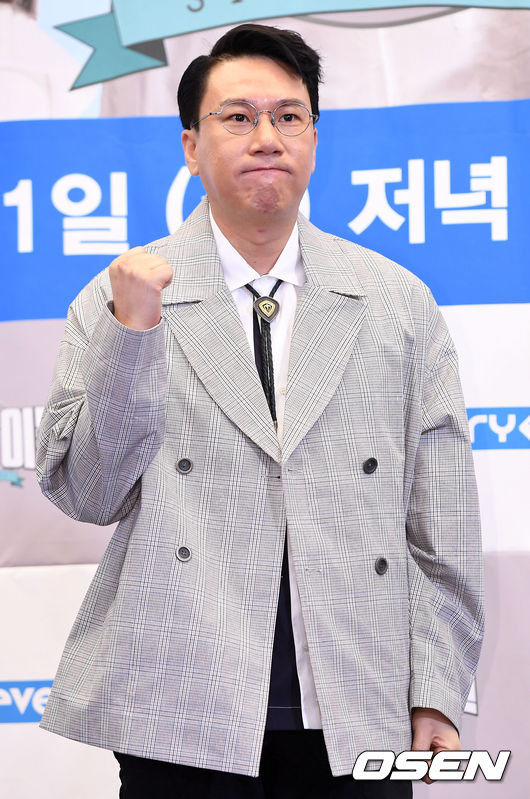 방송인 이상민이 11일 오전 서울 상암동 스탠포드호텔에서 열린 MBC 에브리원 예능프로그램 '주간아이돌' 기자간담회에 참석해 포즈를 취하고 있다. /dreamer@osen.co.kr