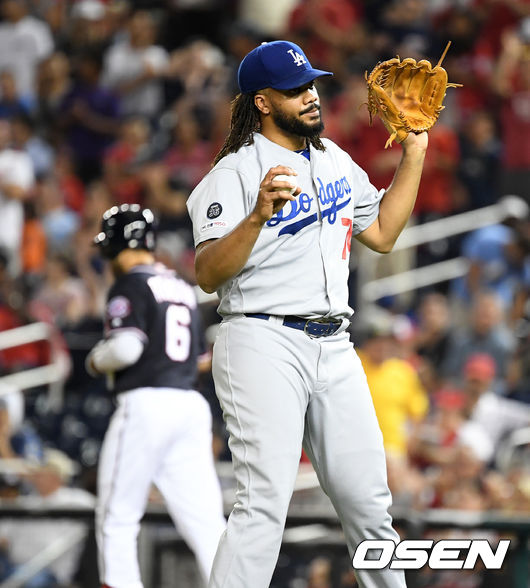 9회말 2사 2,3루에서 워싱턴 앤서니 렌던에게 볼넷을 허용한 LA 켈리 잰슨이 아쉬워하고 있다. /jpnews@osen.co.kr