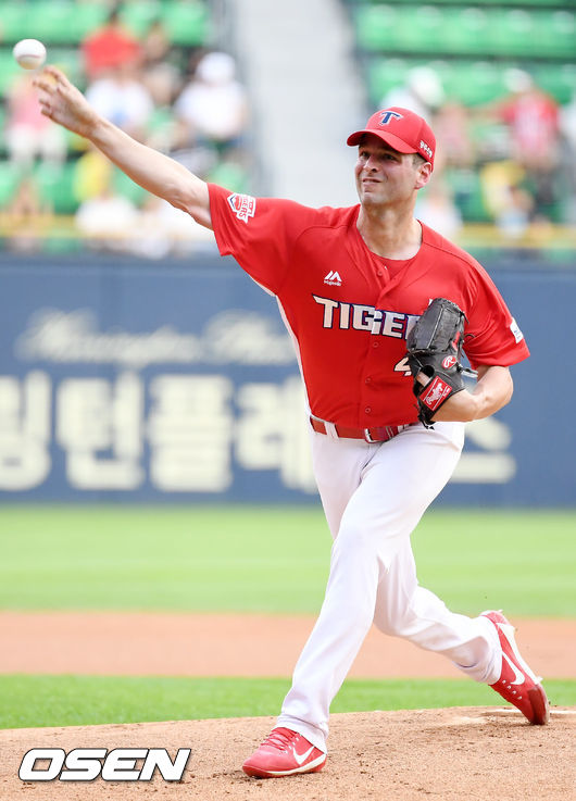 KIA 선발 터너가 마운드 위에서 힘차게 공을 뿌리고 있다./rumi@osen.co.kr