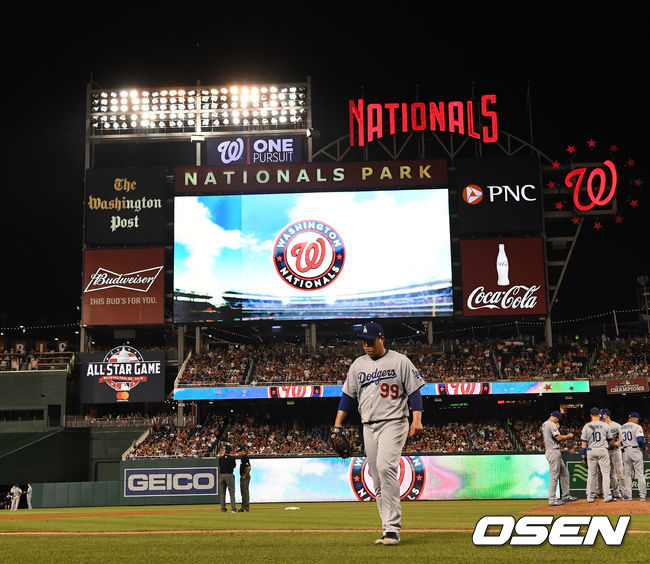 7회 LA 류현진이 마운드를 내려가고 있다. /jpnews@osen.co.kr