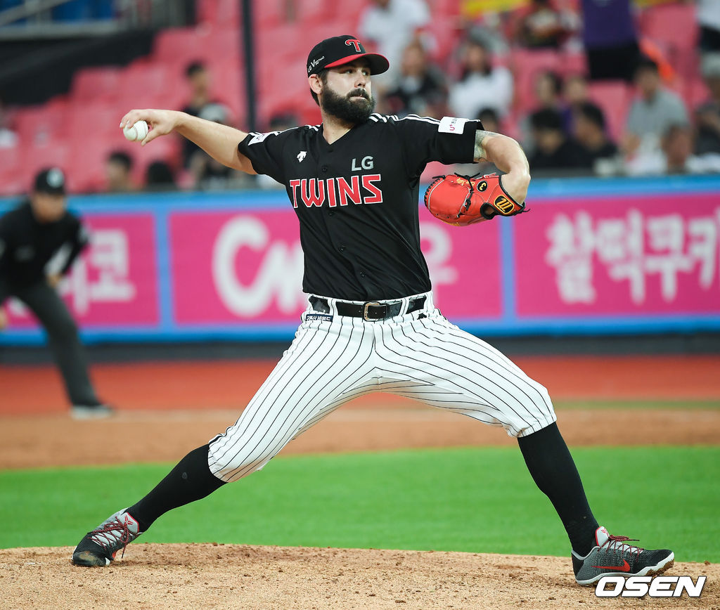 2회말 LG 선발투수 켈리가 역투하고 있다. /soul1014@osen.co.kr
