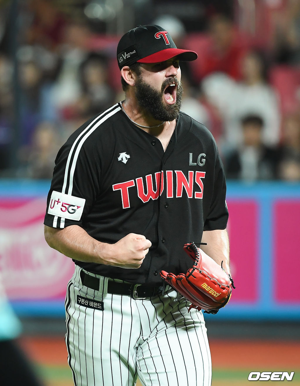 6회말 이닝종료 후 LG 선발투수 켈리가 환호하고 있다. /soul1014@osen.co.kr