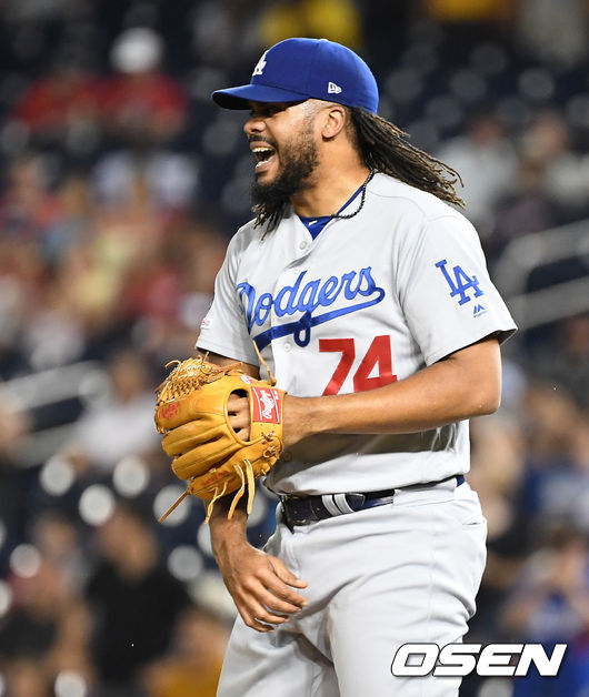 9회말 1사에서 워싱턴 맷 아담스를 라인드라이브 아웃으로 처리한 LA 켈리 잰슨이 환호하고 있다. /jpnews@osen.co.kr