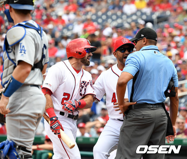 1회말 1사에서 워싱턴 이튼이 삼진을 당하며 구심에 항의하다 퇴장을 당했다. 이에 마르티네즈 감독이 그라운드로 뛰어 나와 구심과   설전을 벌이고 있다. /jpnews@osen.co.kr