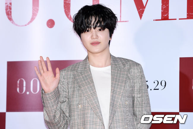 인피티트 성종이 VIP시사회에 입장하며 포즈를 취하고 있다. /hyun309@osen.co.kr