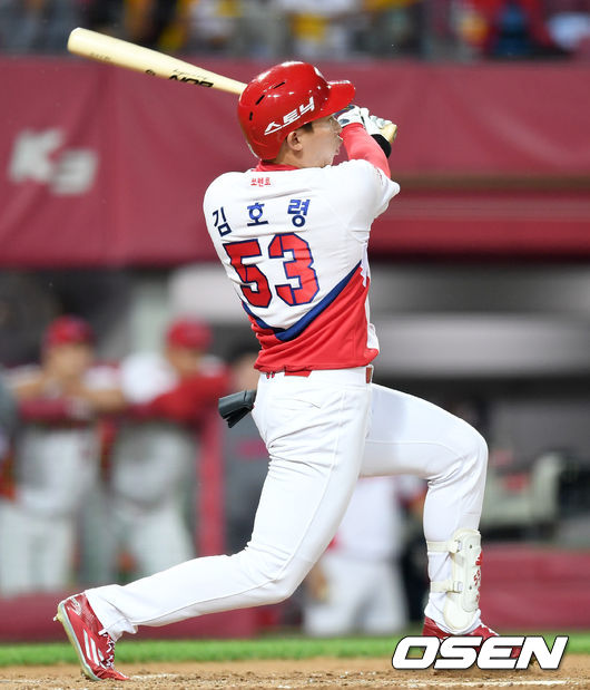 KIA타이거즈 김호령의 입대전 경기에서 타격하는 장면. /OSEN DB
