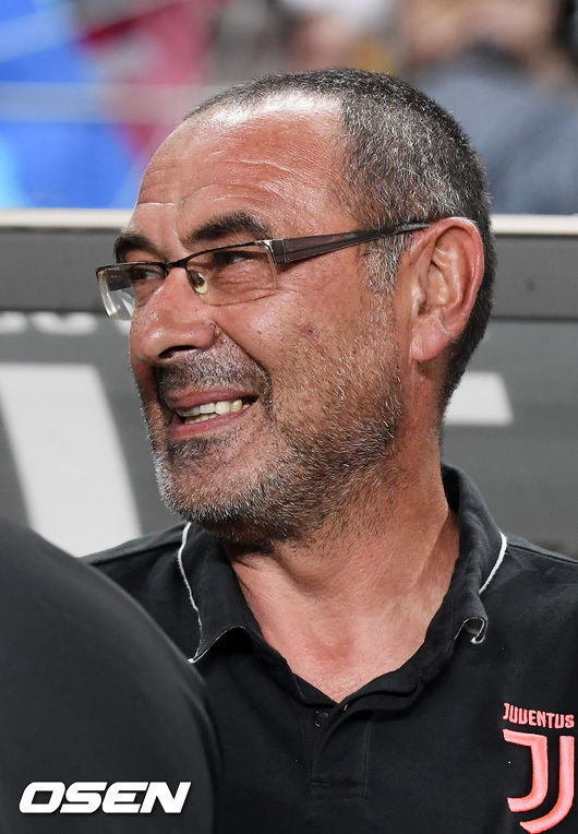 유벤투스 마우리치오 사리 감독이 미소짓고 있다./rumi@osen.co.kr