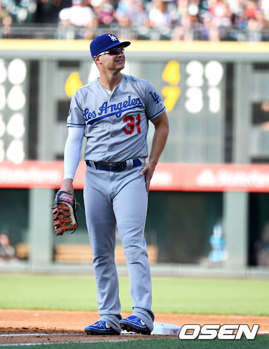 1회말 1사에서 피더슨이 콜로라도 스토리의 3루 땅볼 때 터너의 송구를 놓치며 아쉬워하고 있다. /jpnews@osen.co.kr