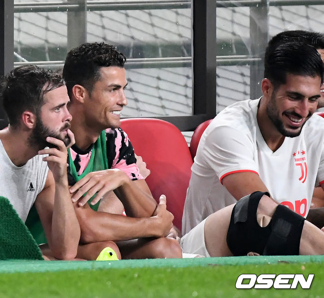 후반 종료 직전 유벤투스 호날두가 벤치를 지키고 있다. /rumi@osen.co.kr