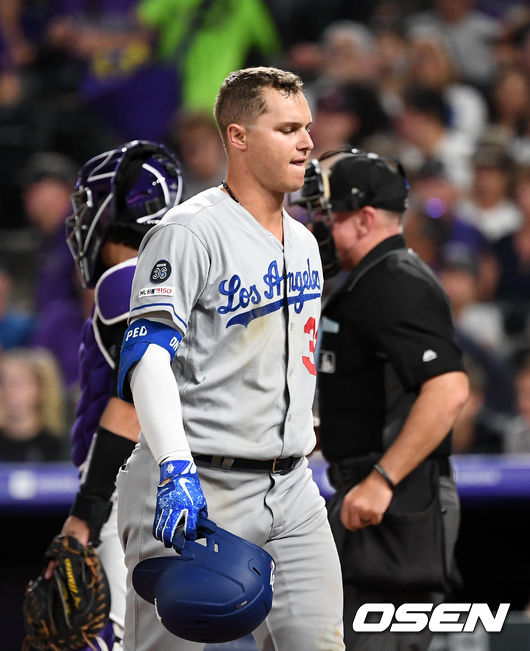 피더슨이 1루 땅볼로 물러나며 더그아웃으로 향하고 있다. /jpnews@osen.co.kr