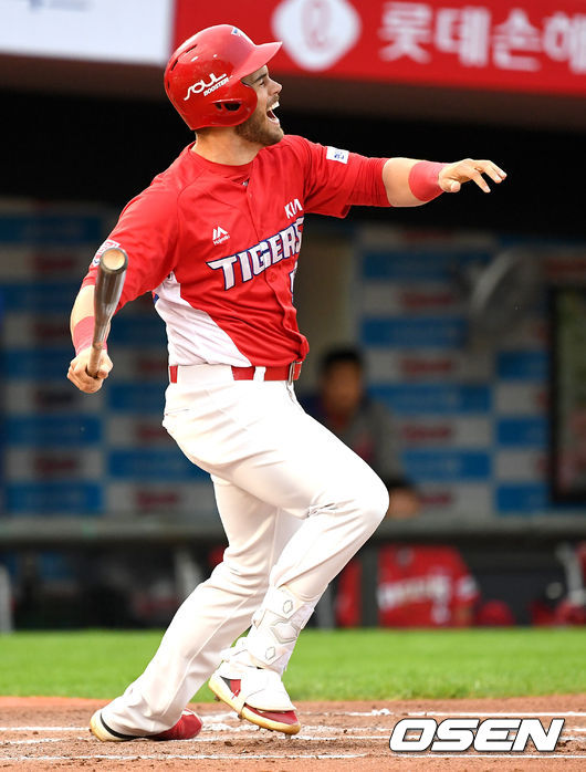 KIA 타이거즈 외국인타자 프레스턴 터커가 실력으로 재계약 가능성을 높이고 있다.  /dreamer@osen.co.kr