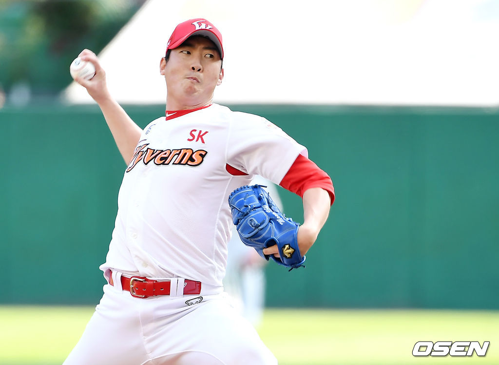 1회초 SK 문승원이 역투하고 있다. /youngrae@osen.co.kr