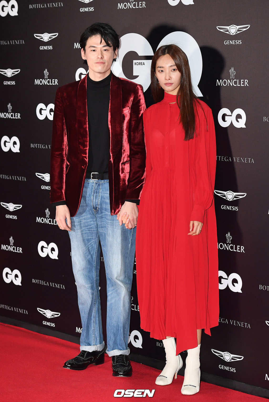 김원중, 곽지영 부부가 13일 오후 서울 논현동 SJ.쿤스트할레에서 열린 '2018 지큐 나이트' 포토행사에 참석해 포즈를 취하고 있다. /jpnews@osen.co.kr