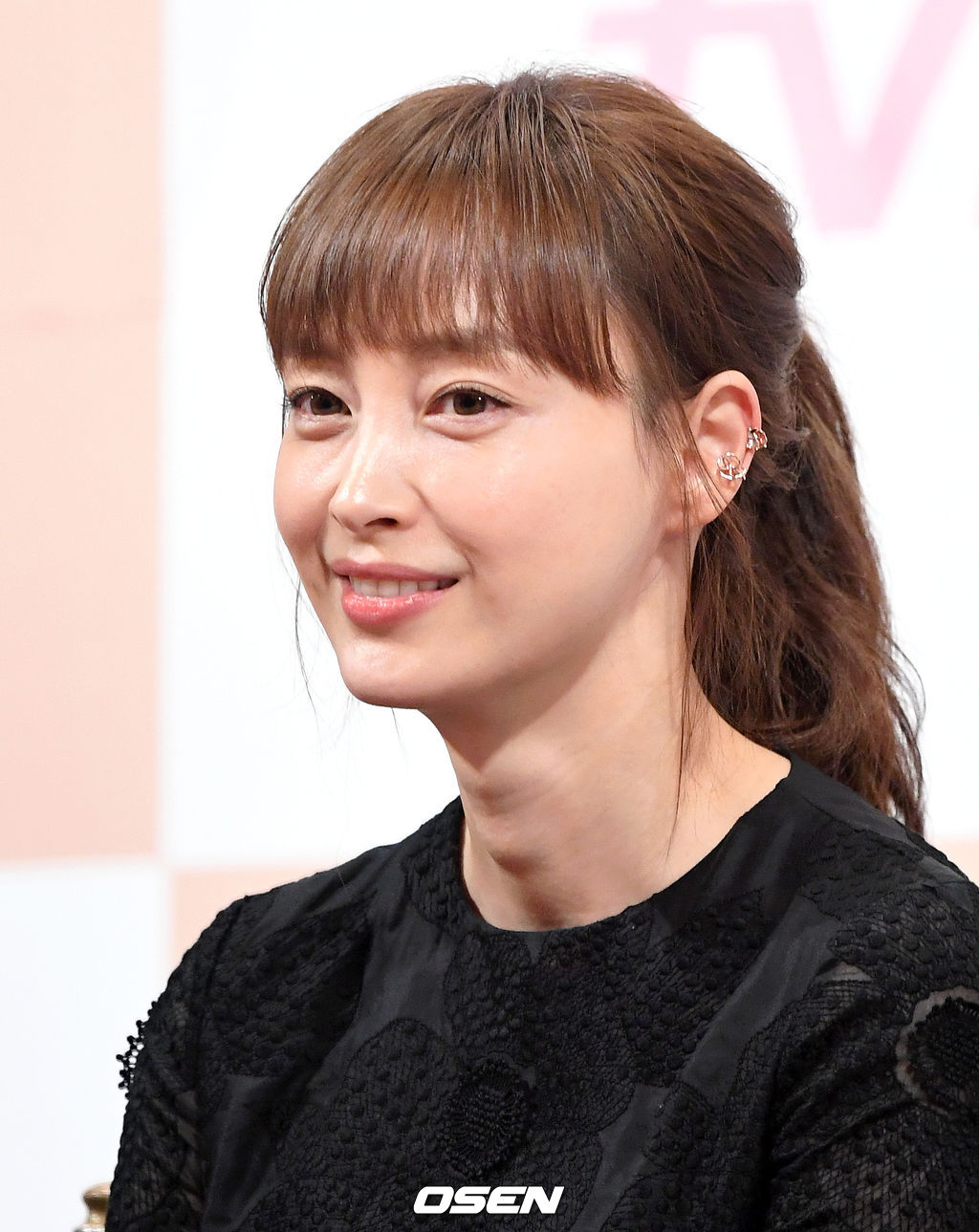 배우 이나영이 미소를 짓고 있다./sunday@osen.co.kr