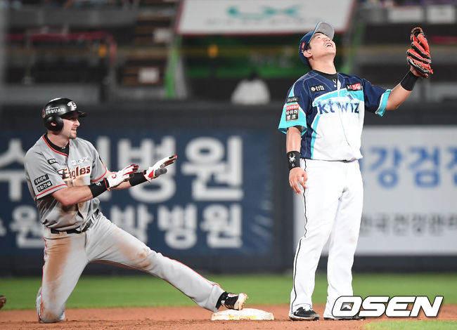 31일 오후 수원 KT위즈파크에서 '2019 신한은행 MY CAR KBO리그' KT위즈와 한화 이글스 경기가 열렸다.7회초 1사 1루 한화 호잉이 2루 도루를 성공하고 있다. / youngrae@osen.co.kr