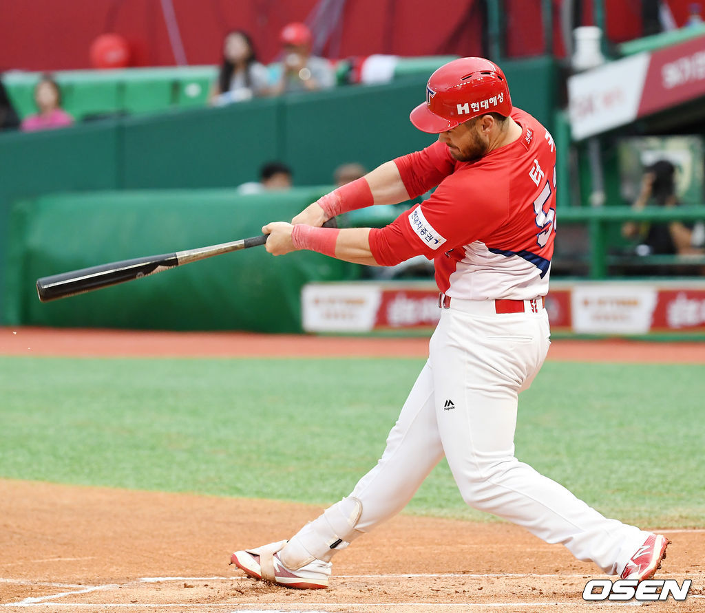 1회초 무사 1,2루에서 KIA 터커가 선제 스리런홈런을 날리고 있다./rumi@osen.co.kr