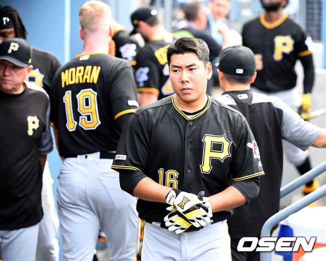 경기 종료 후 피츠버그 강정호를 비롯한 선수들이 더그아웃을 빠져나가고 있다. /dreamer@osen.co.kr