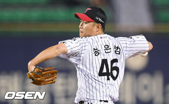 31일 오후 서울 잠실야구장에서 '2019 신한은행 MY CAR KBO리그' LG 트윈스와 키움 히어로즈의 경기가 열렸다.7회초 LG 송은범이 역투하고 있다. /soul1014@osen.co.kr