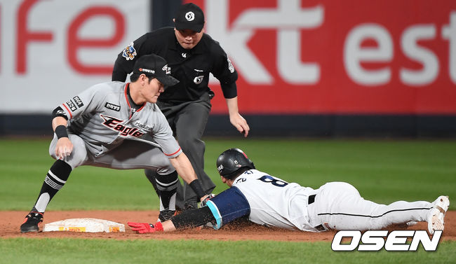 1일 오후 수원 KT위즈파크에서 '2019 신한은행 MY CAR KBO리그' KT위즈와 한화 이글스 경기가 열렸다.7회말 1사 1,2루 KT 김진곤의 안타를 때린 뒤  2루까지 진루하려다 아웃당하고 있다. / youngrae@osen.co.kr