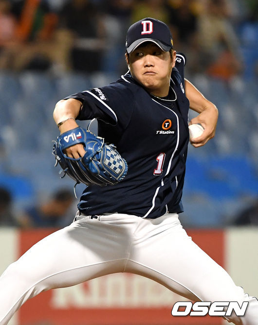 7회말 마운드에 오른 두산 투수 함덕주가 힘차게 공을 뿌리고 있다. /dreamer@osen.co.kr