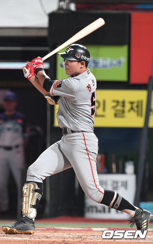 1일 오후 수원 KT위즈파크에서 '2019 신한은행 MY CAR KBO리그' KT위즈와 한화 이글스 경기가 열렸다.6회초 무사 한화 장진혁이 안타를 때려내고 있다. / youngrae@osen.co.kr