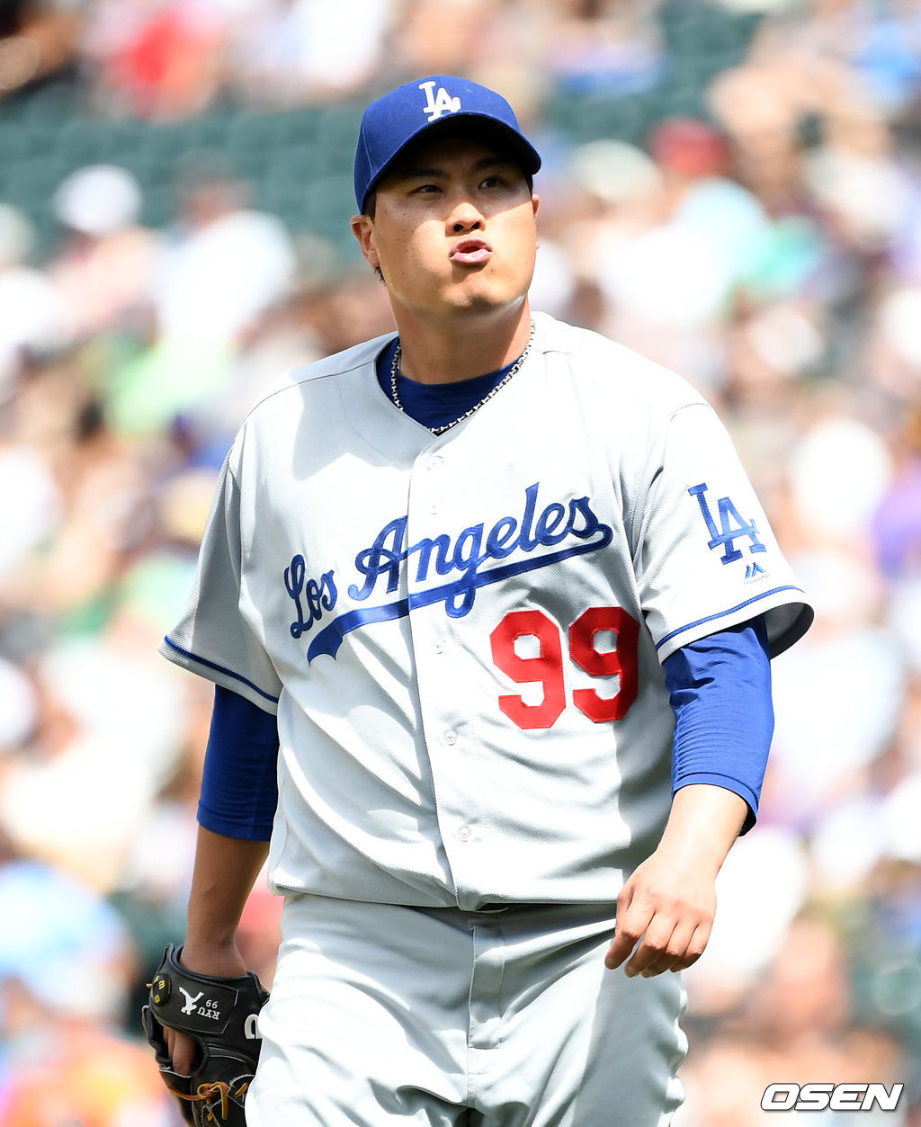 6회말 1사에서 다저스 류현진이 콜로라도 스토리를 좌익수 플라이로 처리하고 있다. /jpnews@osen.co.kr