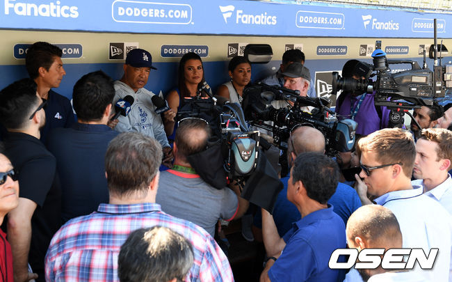 10일짜리 부상자 명단에 오른 류현진은 가벼운 목 통증으로 선발 로테이션을 한 번 빠질 전망이다. 오는 12일부터 복귀가 가능하다. 로버츠 감독의 말처럼 선발 로테이션에서 1번만 빠진다면, 12일 애리조나와의 홈경기에 선발로 복귀할 수 있다. /jpnews@osen.co.kr