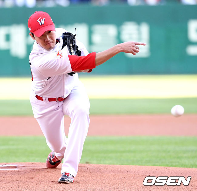 SK 선발 박종훈이 힘차게 공을 뿌리고 있다. /dreamer@osen.co.kr