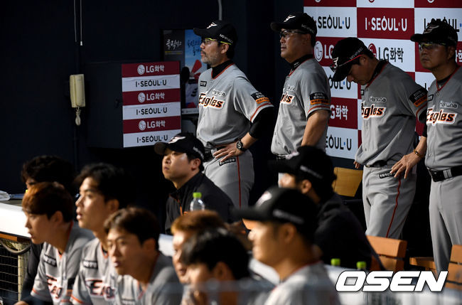 9회초 한화 한용덕 감독과 코칭스태프를 비롯한 더그아웃 표정이 어둡다. /dreamer@osen.co.kr