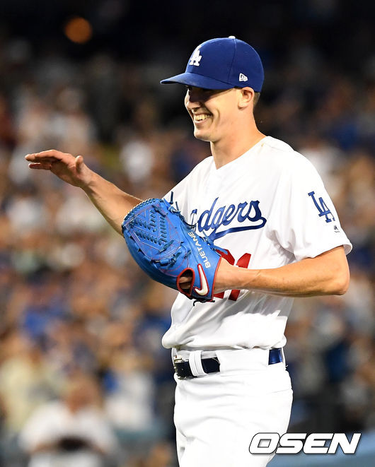 다저스 뷸러가 완투승을 거두며 미소짓고 있다./jpnews@osen.co.kr