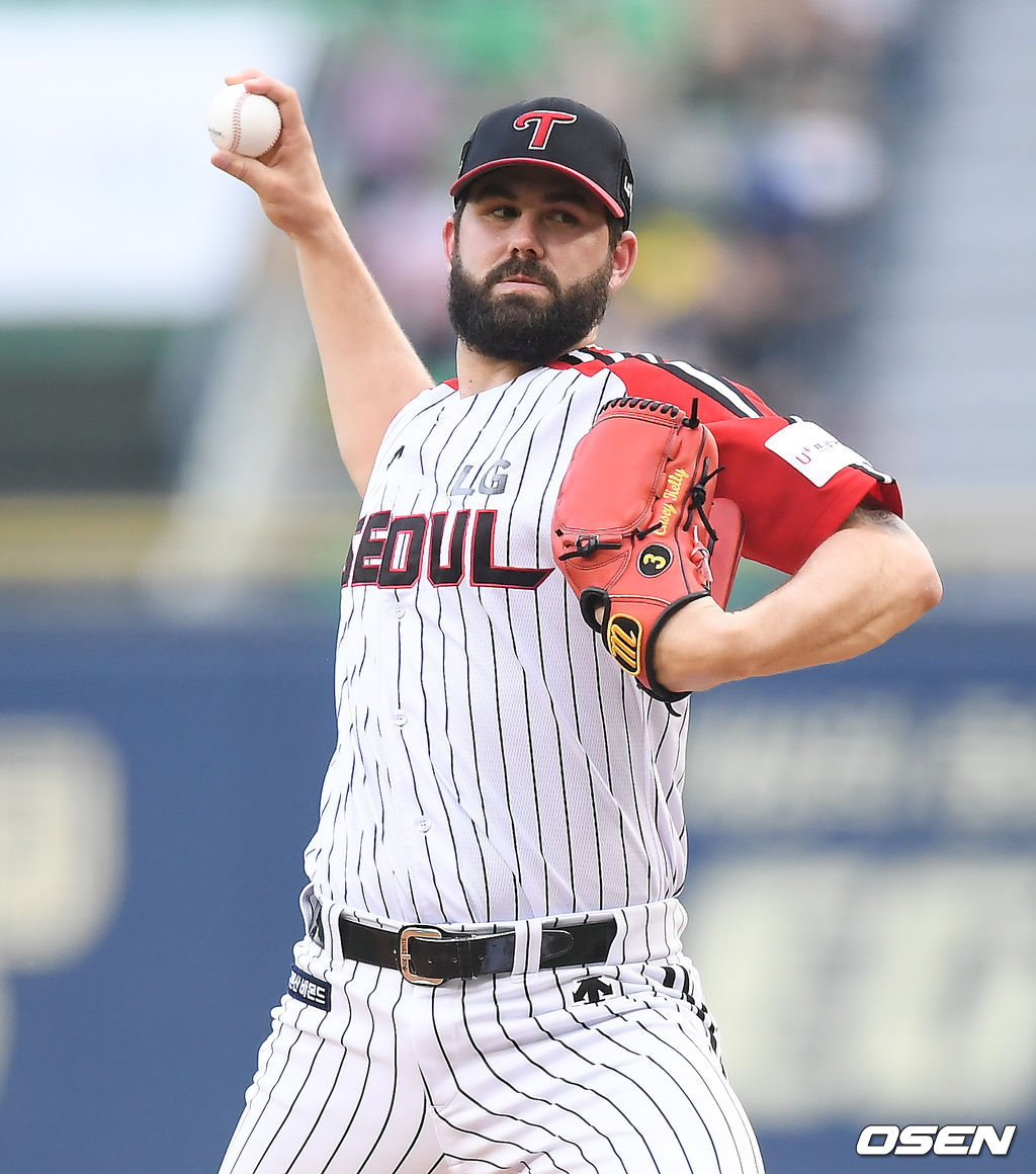 4일 오후 서울 잠실구장에서 '2019 신한은행 MY CAR KBO리그' LG 트윈스와 삼성 라이온즈의 경기가 열렸다.2회초 LG 선발투수 켈리가 역투하고 있다./ soul1014@osen.co.kr