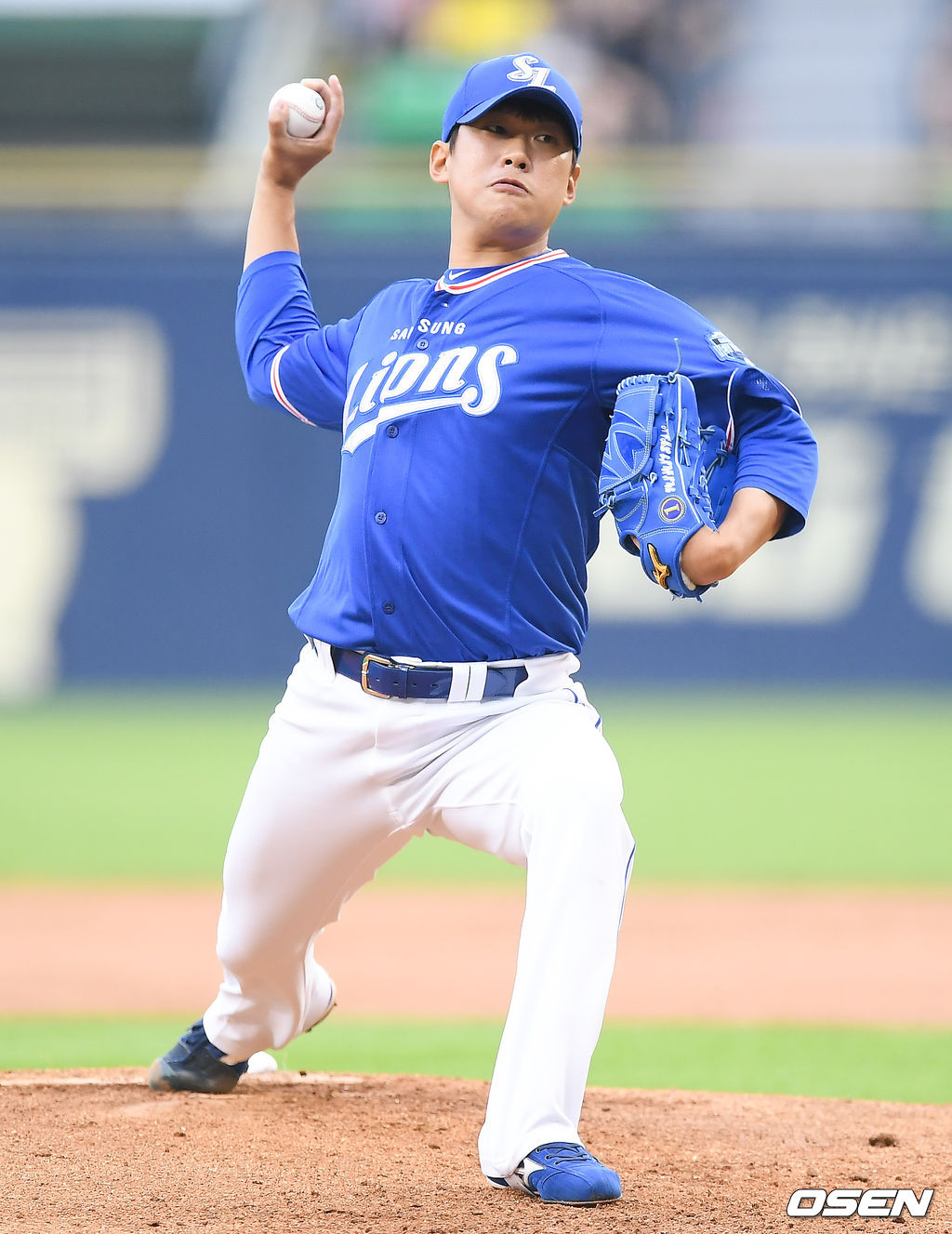 4일 오후 서울 잠실구장에서 '2019 신한은행 MY CAR KBO리그' LG 트윈스와 삼성 라이온즈의 경기가 열렸다.1회말 삼성 선발투수 윤성환이 역투하고 있다./ soul1014@osen.co.kr