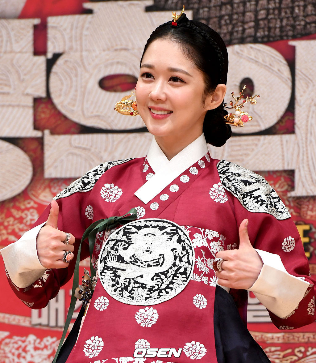 배우 장나라가 20일 오후 서울 목동 SBS에서 열린 SBS 수목드라마 '황후의 품격' 제작발표회에 참석해 포토타임을 하고 있다. /dreamer@osen.co.kr