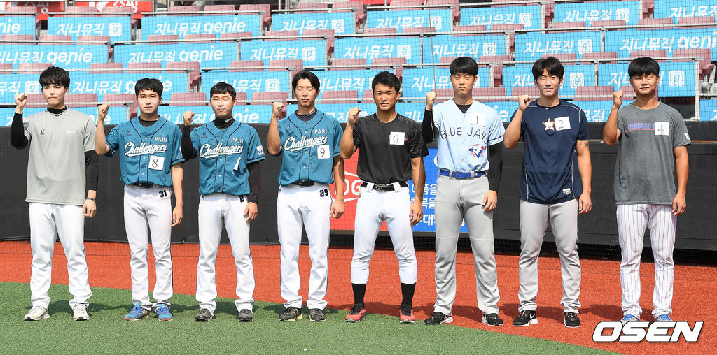 (우측부터) 손호영, 문찬종, 강민종, 안권수, 지승재, 박지훈, 장진호, 신민준이 기념촬영을 하고 있다. / youngrae@osen.co.kr