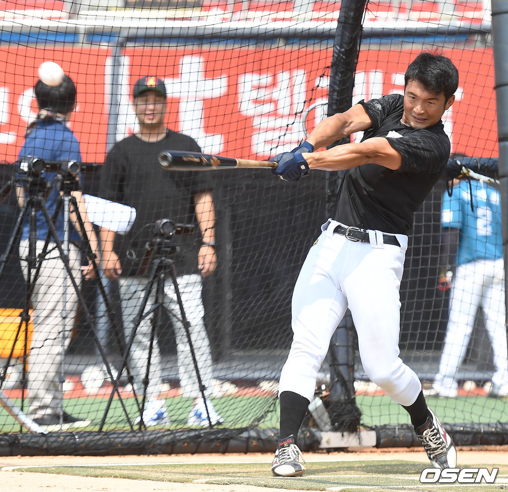 5일 수원 kt위즈파크에서 KBO 해외 아마 및 프로 선수 트라이아웃이 진행됐다.안권수가 타격을 하고 있다. / youngrae@osen.co.kr