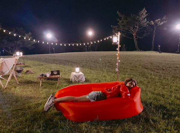 [사진=이진 SNS] 핑클 멤버 이진이 직접 공개한 '캠핑클럽' 촬영장에서 찍은 사진