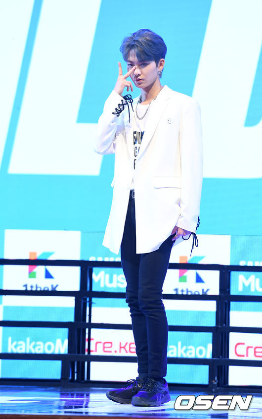 5일 오후 서울 군자동 세종대학교 대양홀에서 더보이즈 컴백 쇼케이스가 열렸다. 더보이즈 활이 포토타임을 하고 있다. /jpnews@osen.co.kr