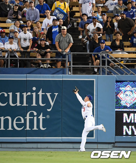 7회초 2사 1루에서 다저스 피더슨이 세인트루이스 니즈너의 안타성 타구를 처리하고 있다./jpnews@osen.co.kr