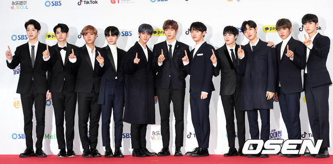 가수 워너원이 25일 오후 서울 고척스카이돔에서 열린 '2018 SBS 가요대전'에 참석해 레드카펫 행사를 갖고 있다. /jpnews@osen.co.kr