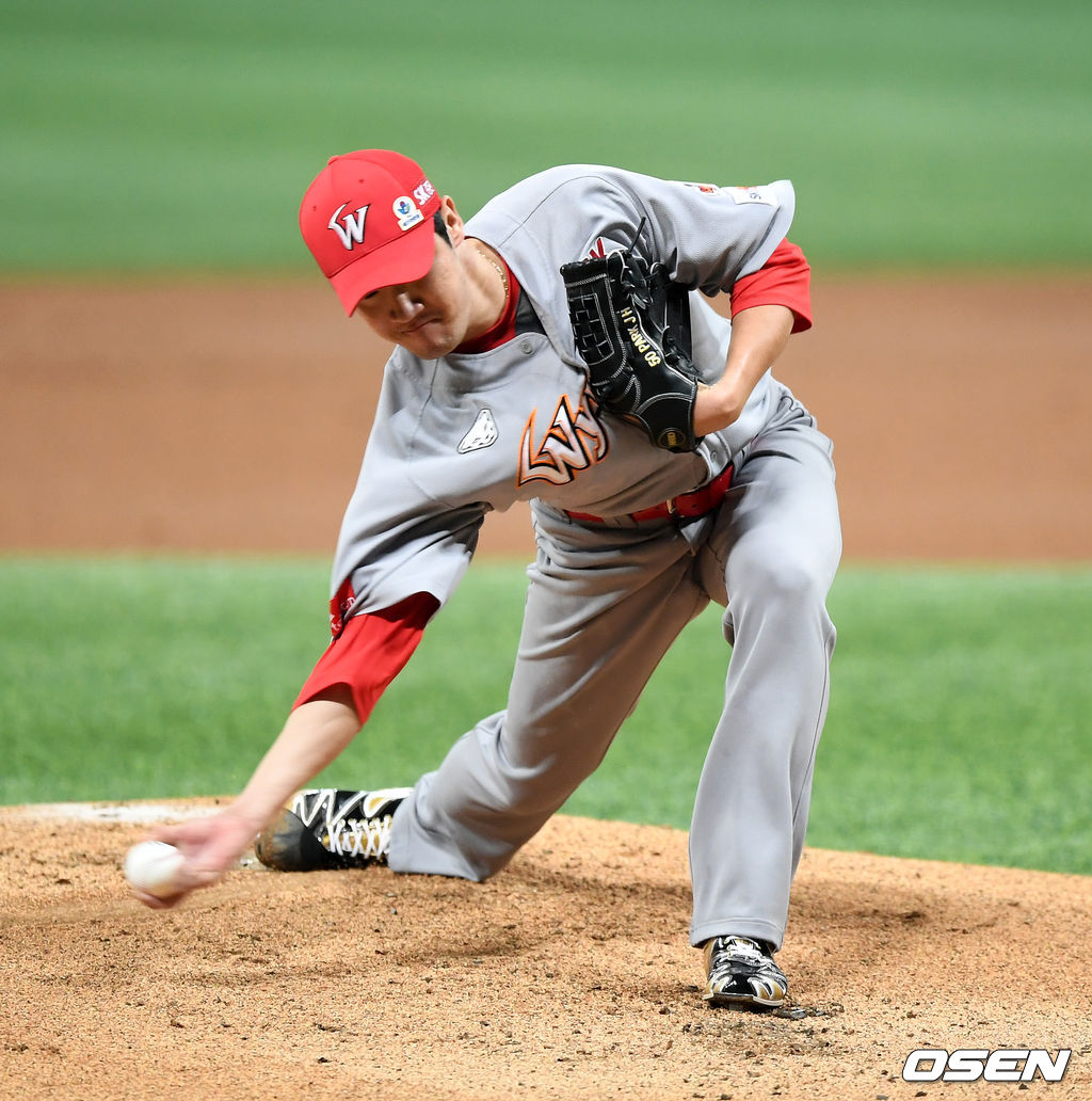 1회말 SK 박종훈이 역투하고 있다. /jpnews@osen.co.kr